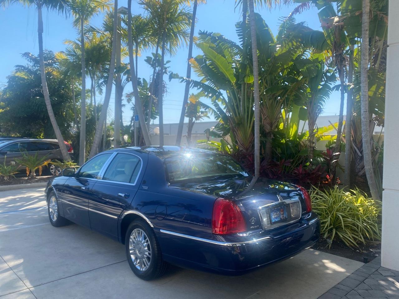2008 Lincoln Town Car Limited LOW MILES 52,200 Pompano Beach FL