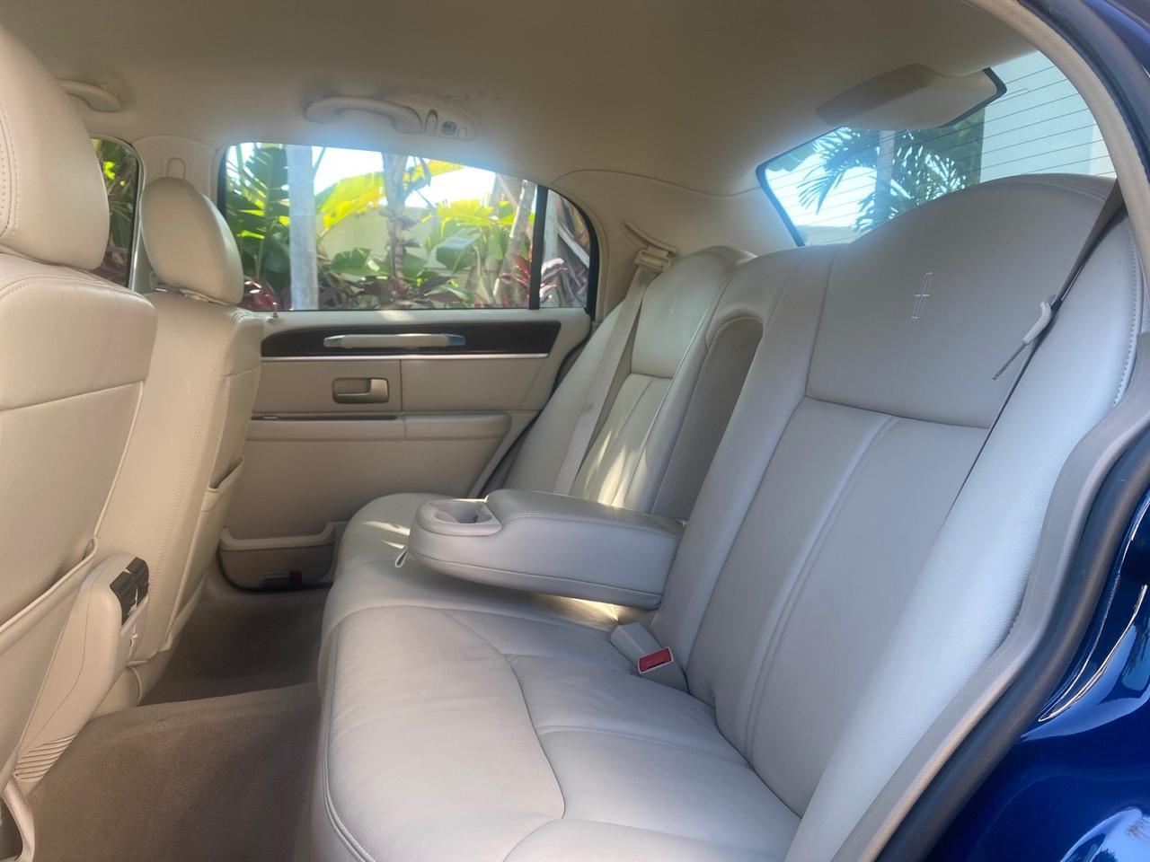 2008 Lincoln Town Car Limited LOW MILES 52,200 Pompano Beach FL