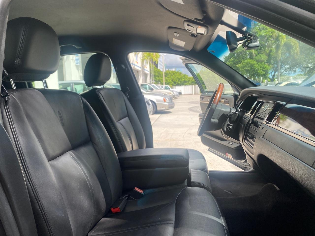 2008 Lincoln Town Car Limited LOW MILES 70,308 BLACK Pompano Beach FL