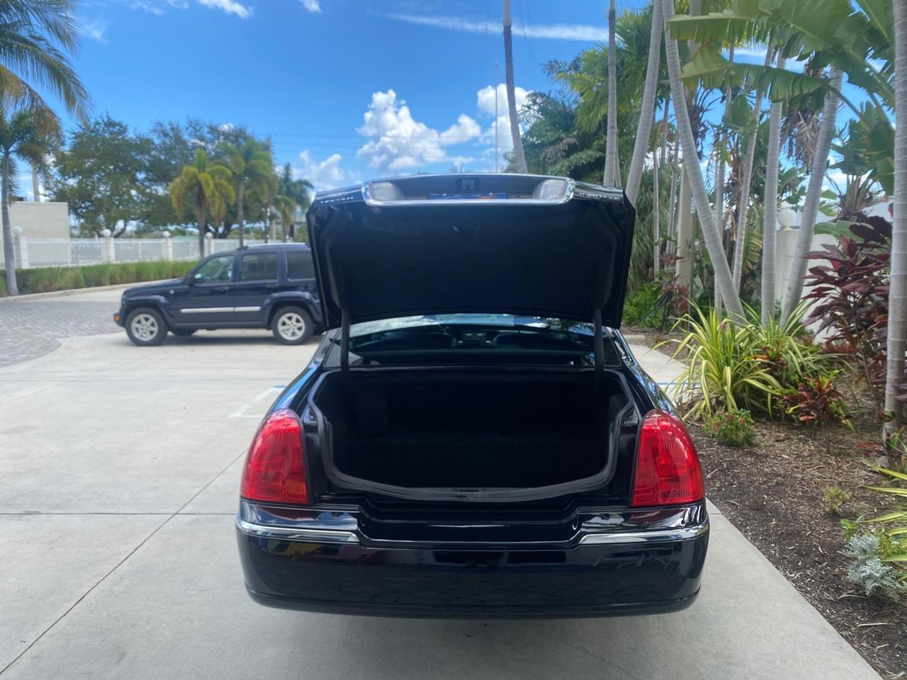 2008 Lincoln Town Car Limited LOW MILES 70,308 BLACK Pompano Beach FL