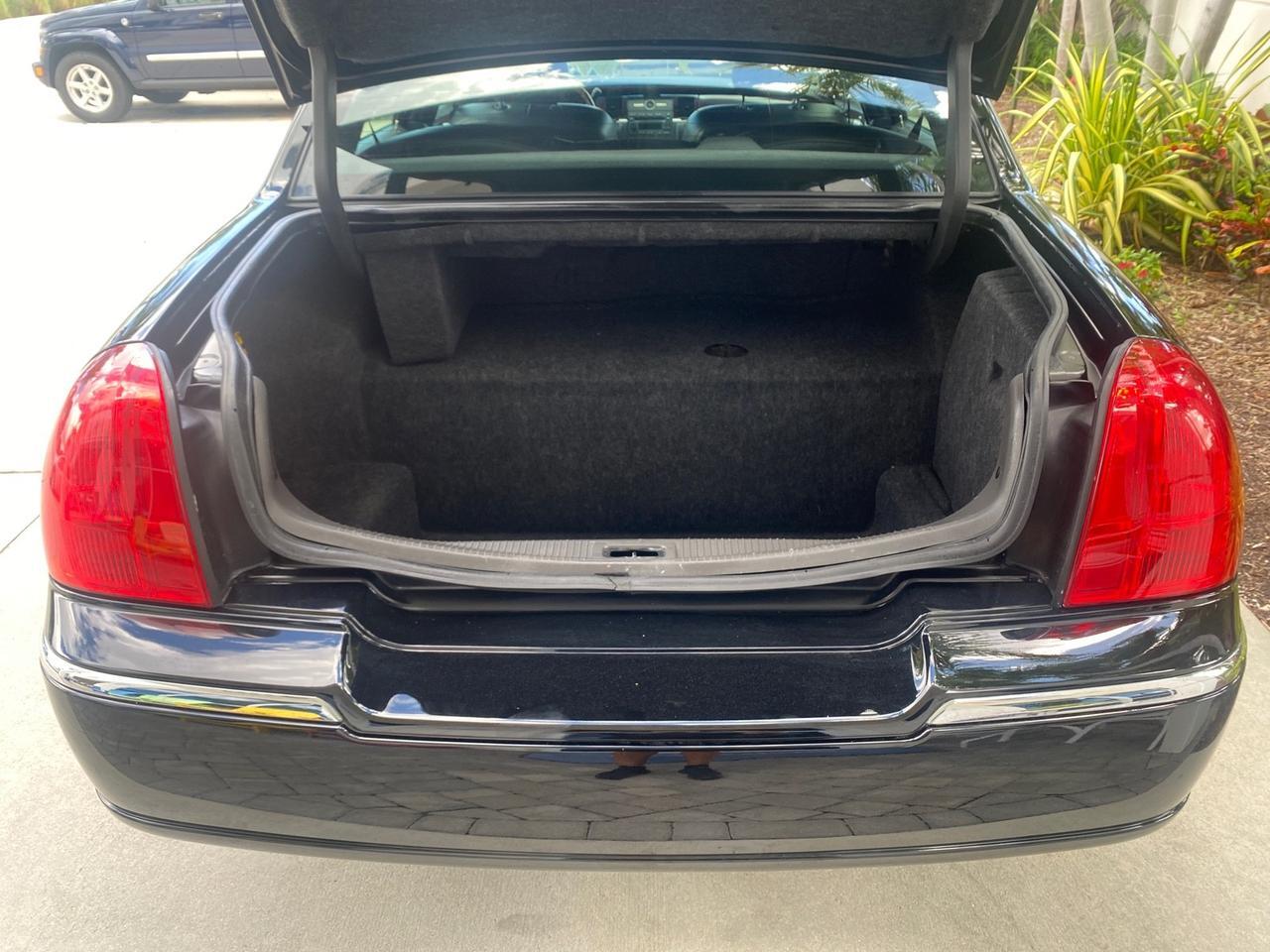 2008 Lincoln Town Car Limited LOW MILES 70,308 BLACK Pompano Beach FL