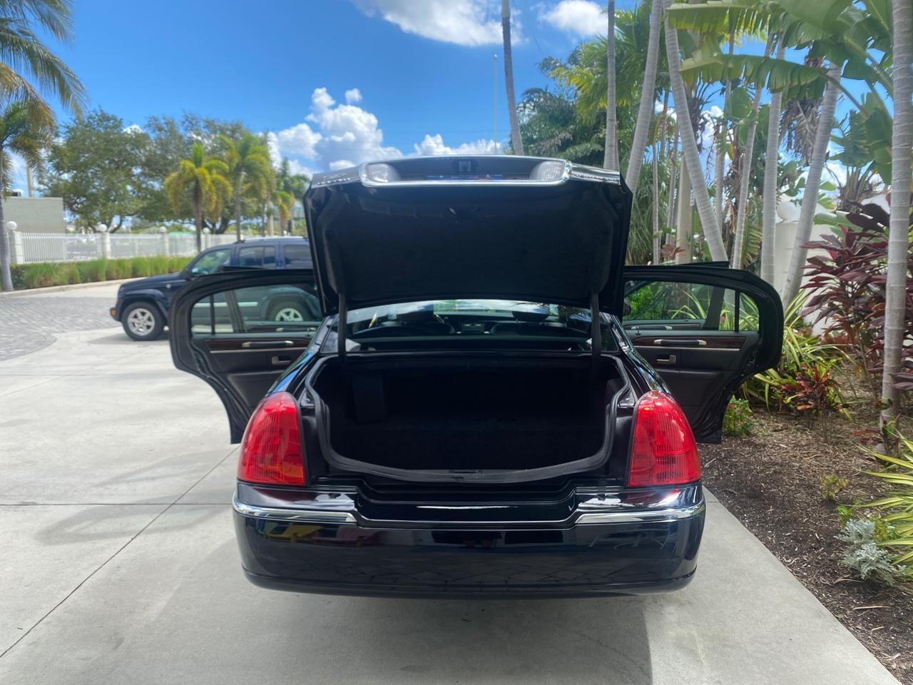 2008 Lincoln Town Car Limited LOW MILES 70,308 BLACK Pompano Beach FL