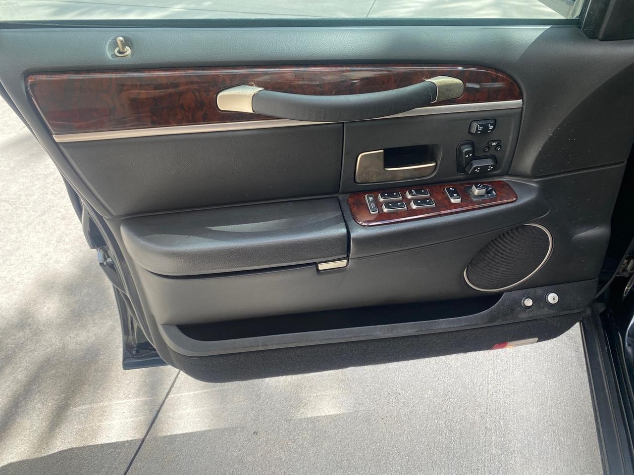 2008 Lincoln Town Car Limited LOW MILES 70,308 BLACK Pompano Beach FL