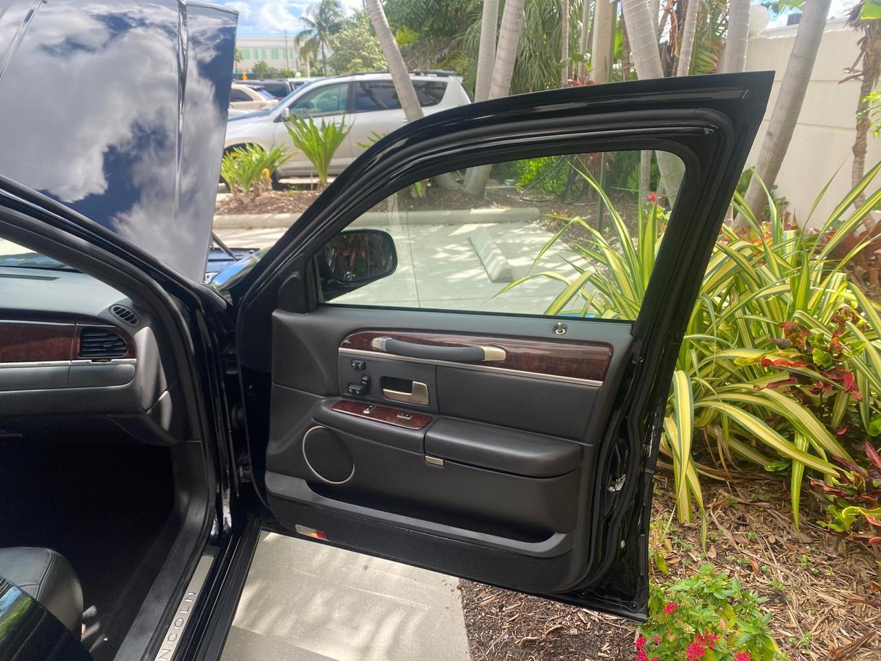 2008 Lincoln Town Car Limited LOW MILES 70,308 BLACK Pompano Beach FL