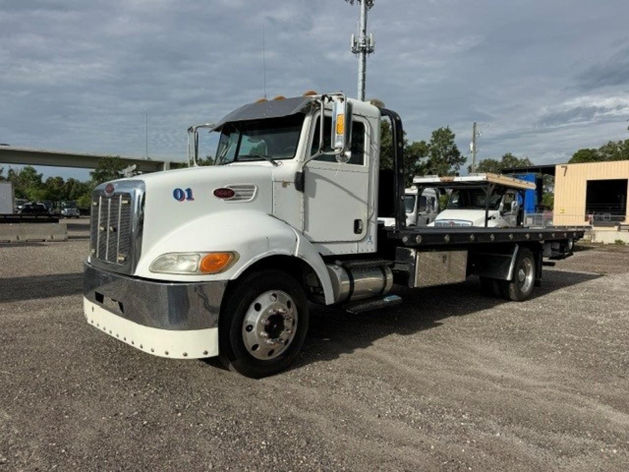 2008 Peterbilt 325 Chevron 21.5' Rollback Car Carrier Truck
