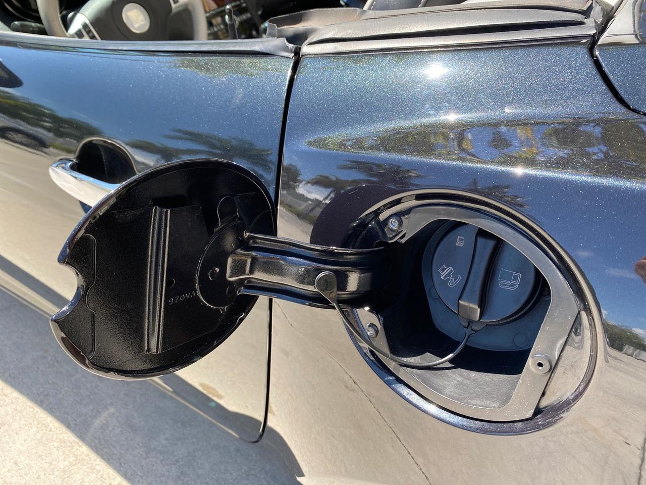 2008 Saturn Sky Red Line Carbon Flash SE 5 SPD Pompano Beach FL