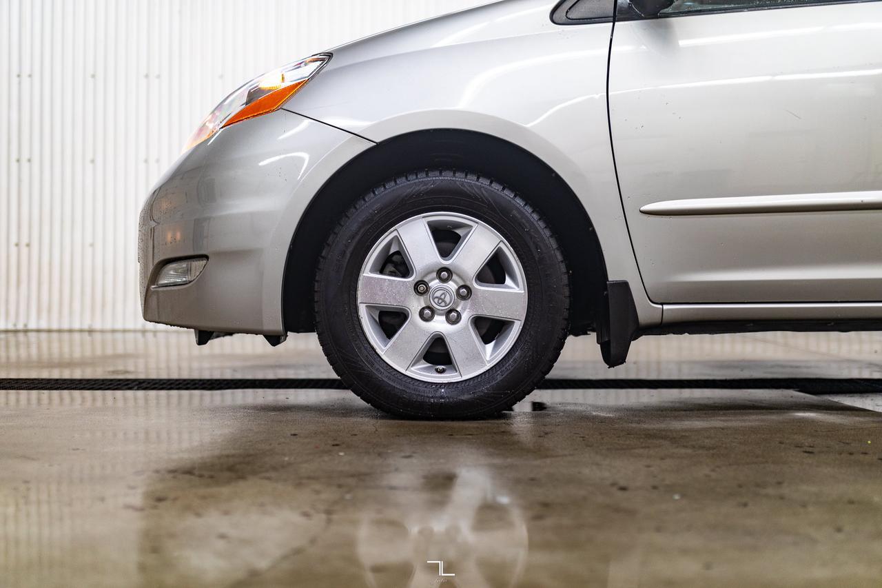2008 Toyota Sienna LE Nav Red Deer AB