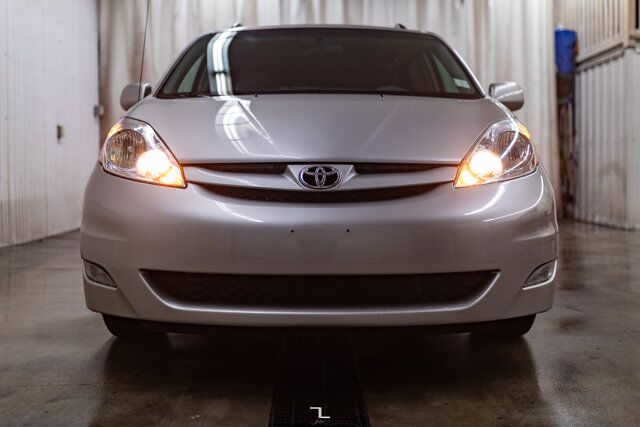 2008 Toyota Sienna LE Nav Red Deer AB