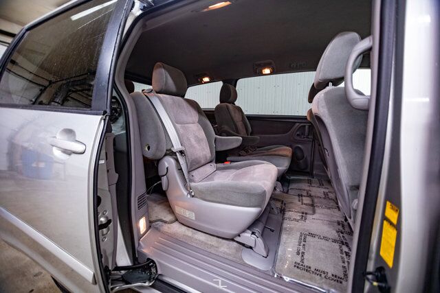 2008 Toyota Sienna LE Nav Red Deer AB