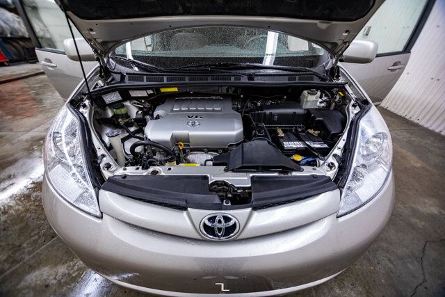 2008 Toyota Sienna LE Nav Red Deer AB