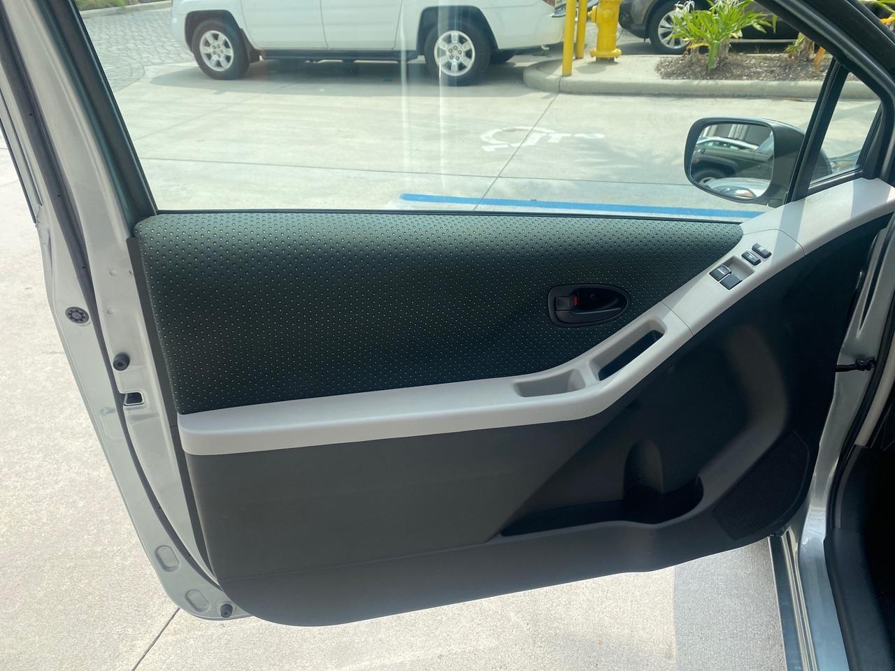2008 Toyota Yaris AUTO AC LOW MILES 32,410 1 OWNER FL Pompano Beach FL