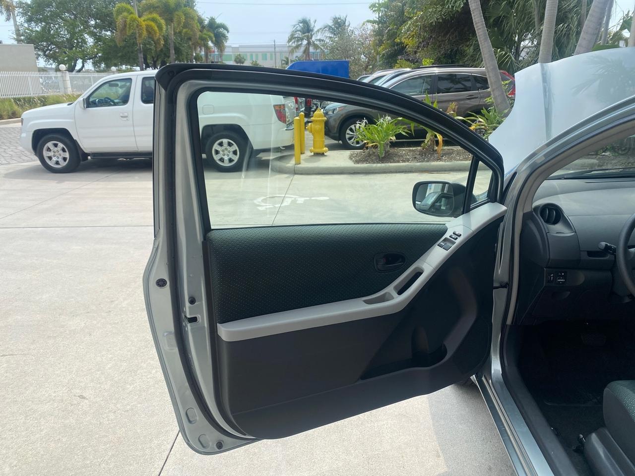 2008 Toyota Yaris AUTO AC LOW MILES 32,410 1 OWNER FL Pompano Beach FL