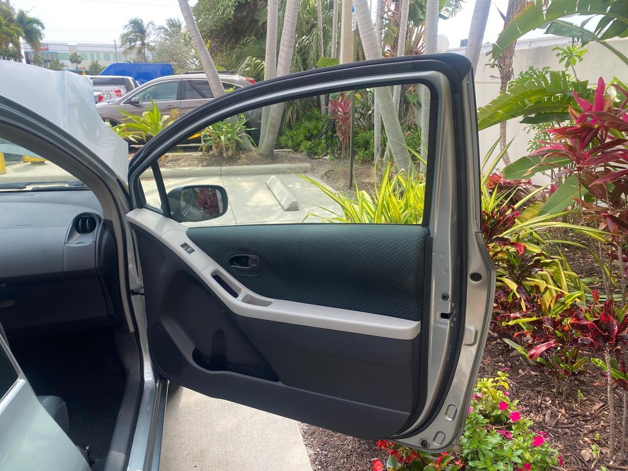 2008 Toyota Yaris AUTO AC LOW MILES 32,410 1 OWNER FL Pompano Beach FL