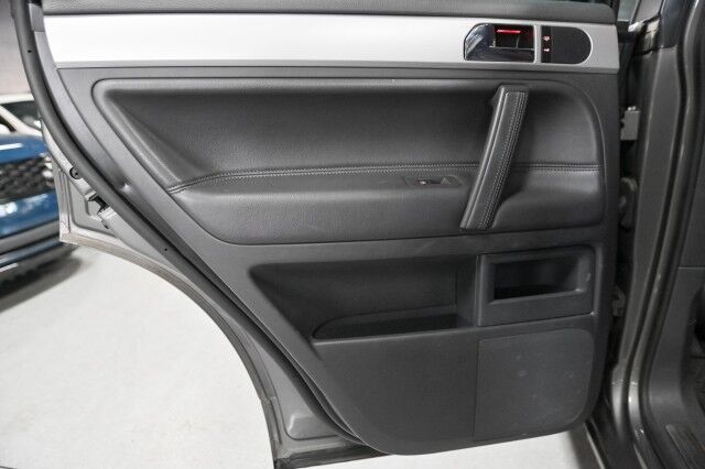 2008 Volkswagen Touareg V6 AWD 4dr SUV Chicago IL