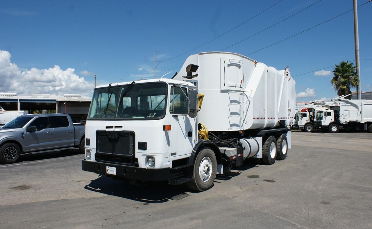 2009 Autocar ACX64 30 yd Heil Side Loader Garbage Truck