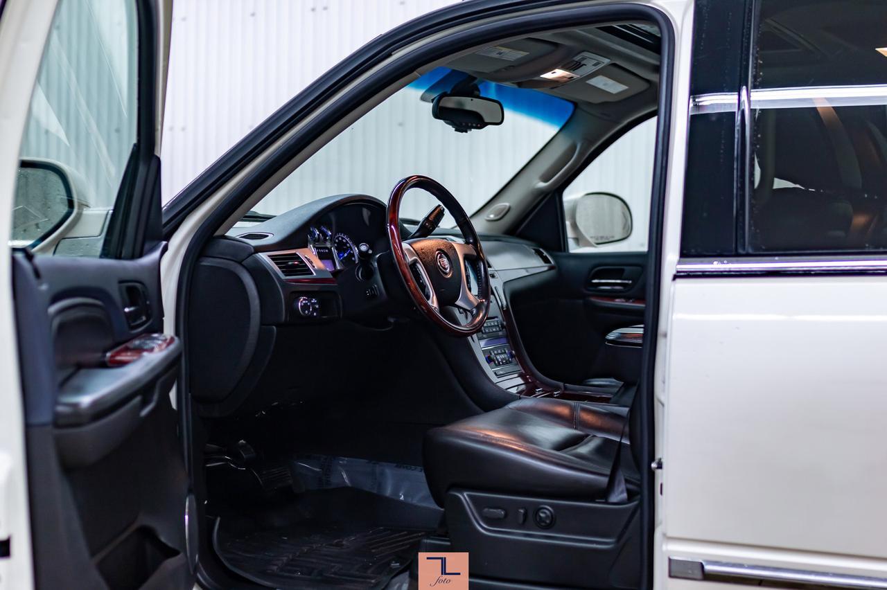 2009 Cadillac Escalade AWD Luxury Leather Roof Nav Red Deer AB