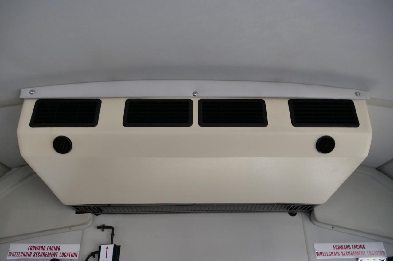 2009 Chevrolet C4500 Champion Challenger Bus / Handicap Lift / LOW MILES! Lincolnton NC