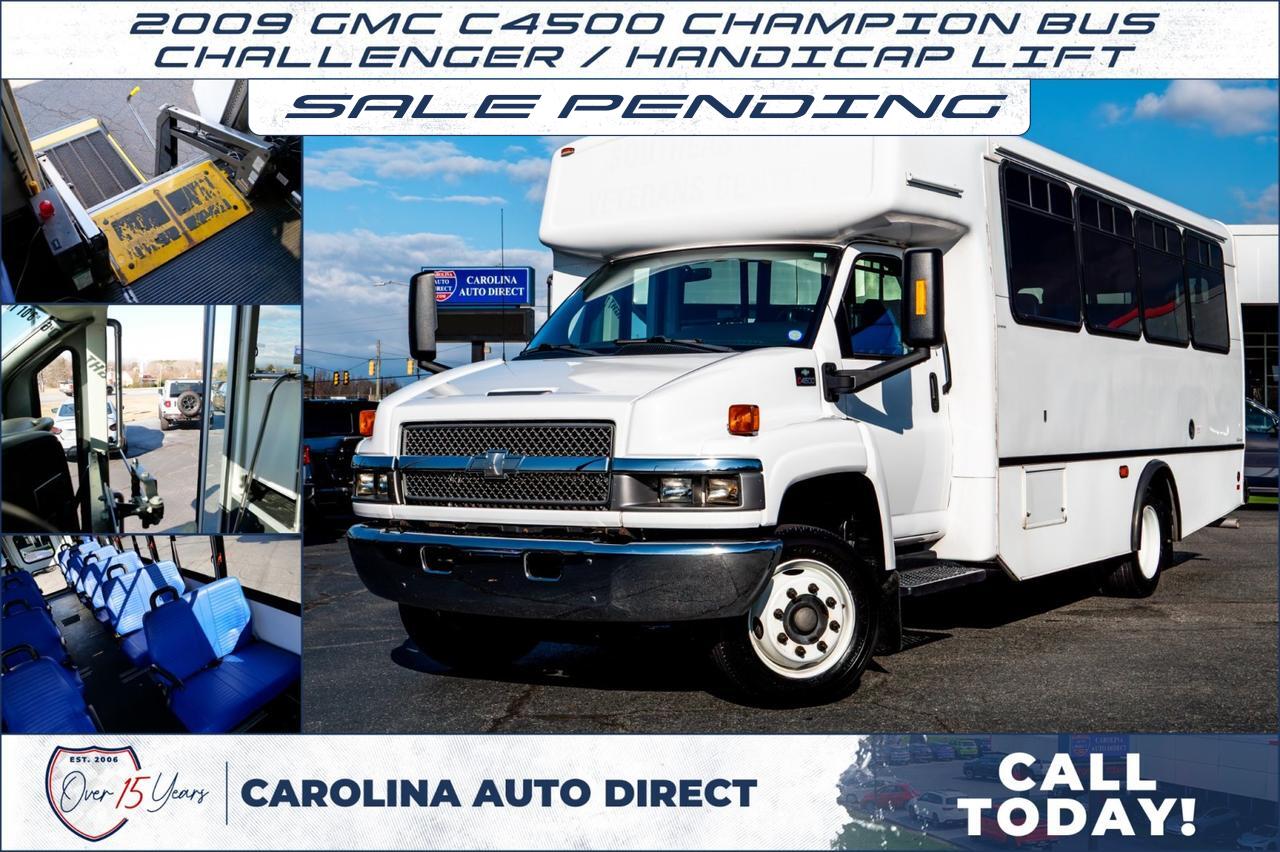 2009 Chevrolet C4500 Champion Challenger Bus / Handicap Lift / LOW MILES!