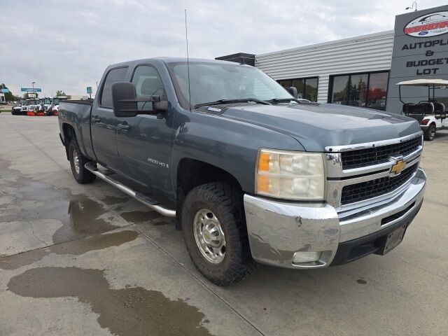2009 Chevrolet Silverado 2500HD LT photo 2