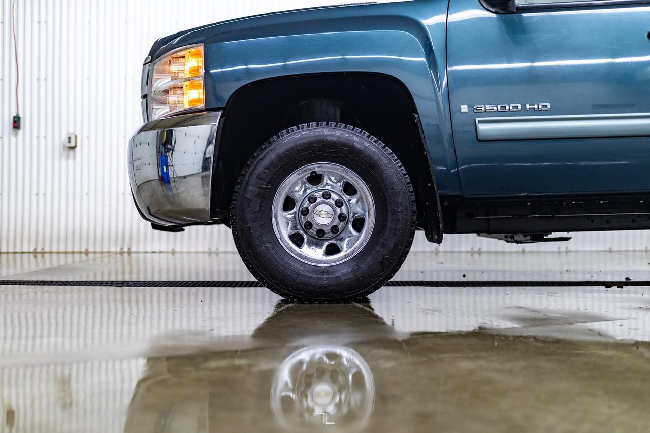 2009 Chevrolet Silverado 3500HD 4x4 Ext Cab LT Longbox Diesel Red Deer AB