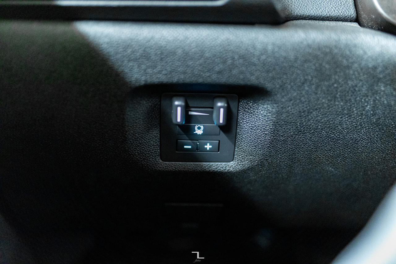 2009 Chevrolet Suburban 2500 4x4 LS PSeat 8 Passenger Red Deer AB