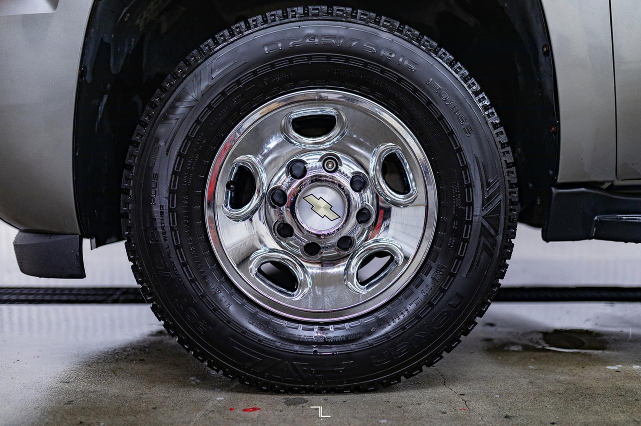 2009 Chevrolet Suburban 2500 4x4 LS PSeat 8 Passenger Red Deer AB