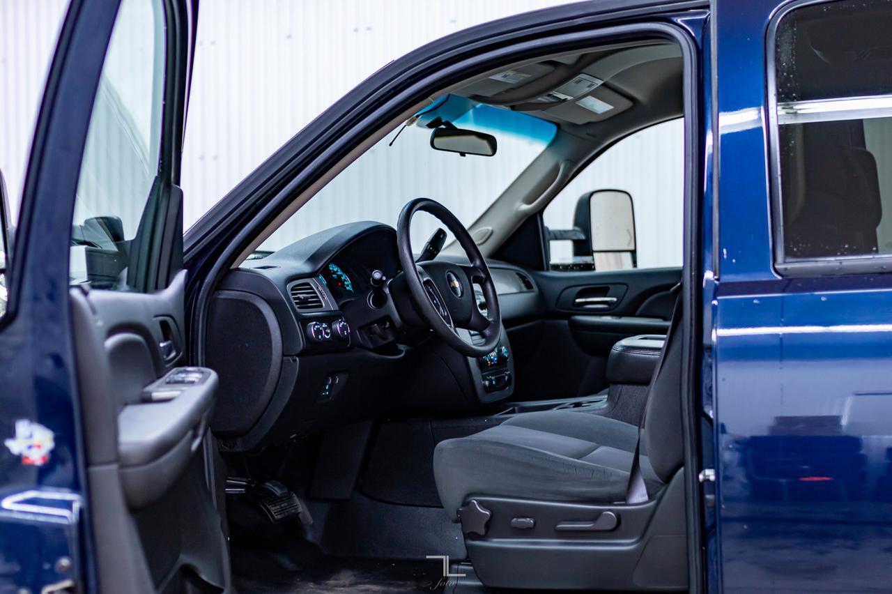 2009 Chevrolet Suburban 4x4 2500 LS Third Row Seating Red Deer AB