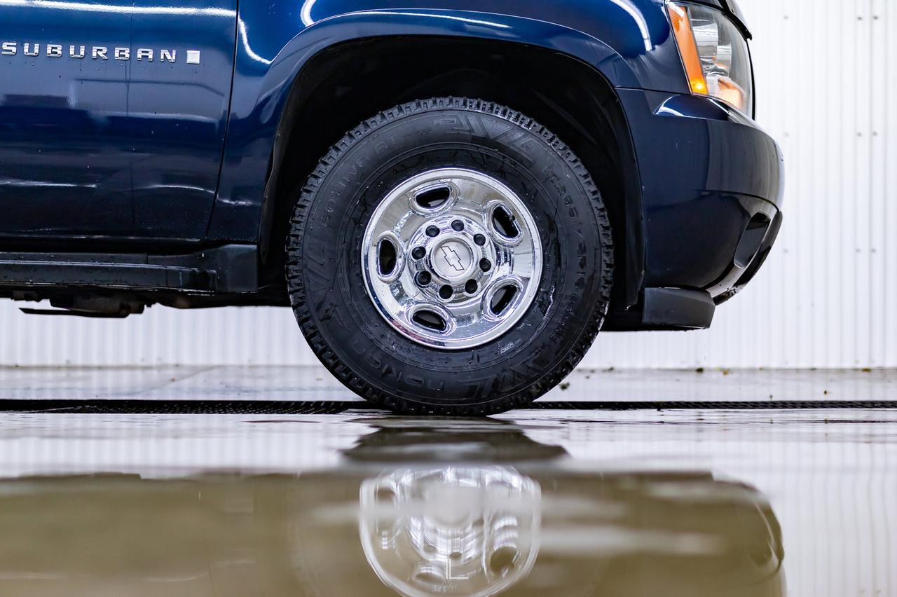 2009 Chevrolet Suburban 4x4 2500 LS Third Row Seating Red Deer AB