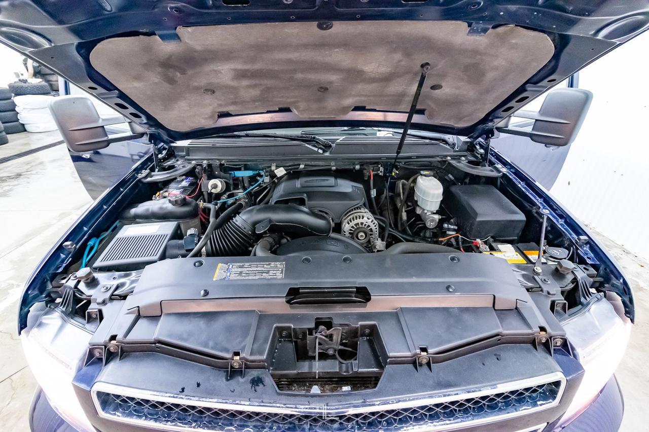 2009 Chevrolet Suburban 4x4 2500 LS Third Row Seating Red Deer AB