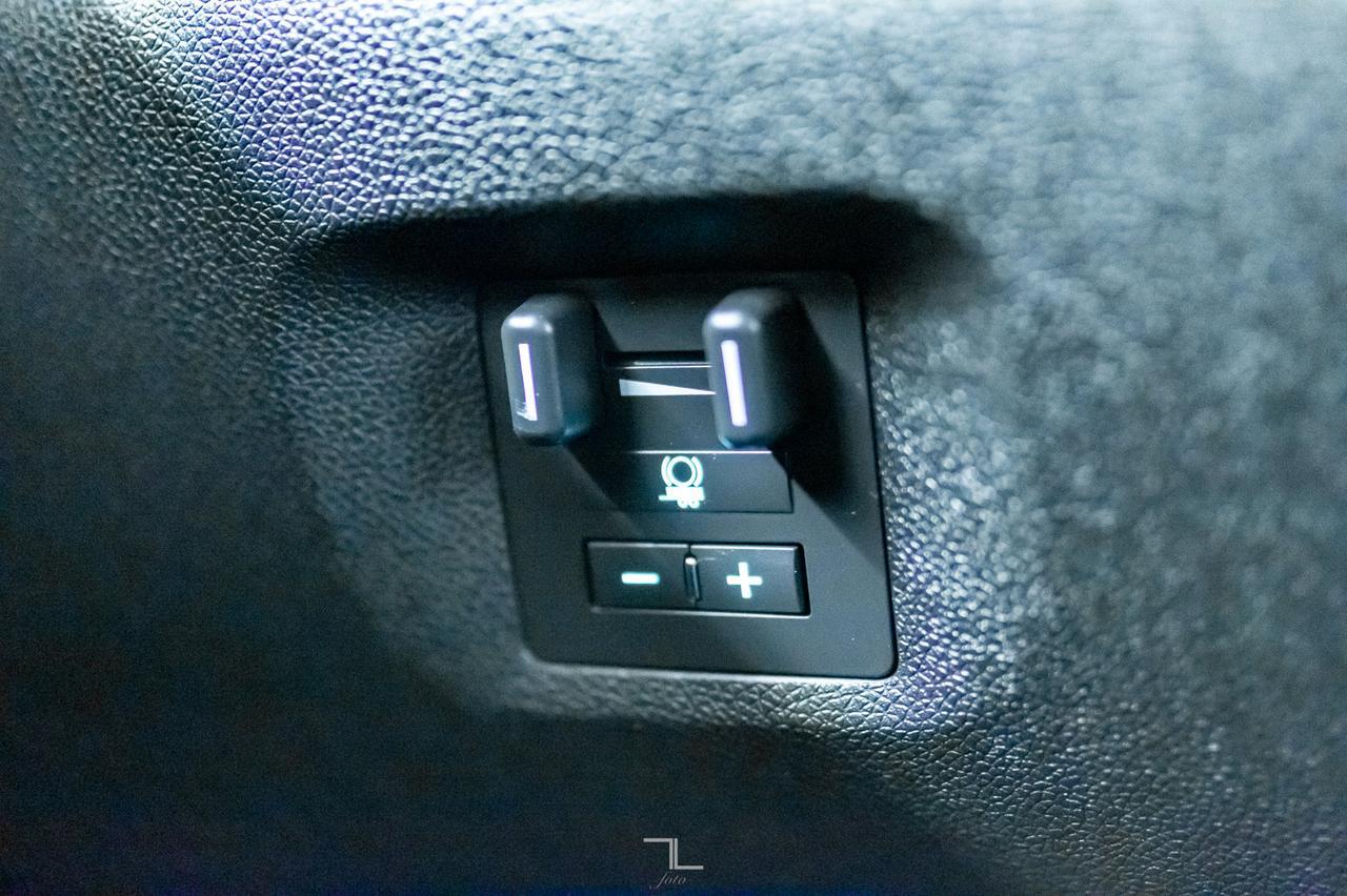 2009 Chevrolet Suburban 4x4 2500 LS Third Row Seating Red Deer AB