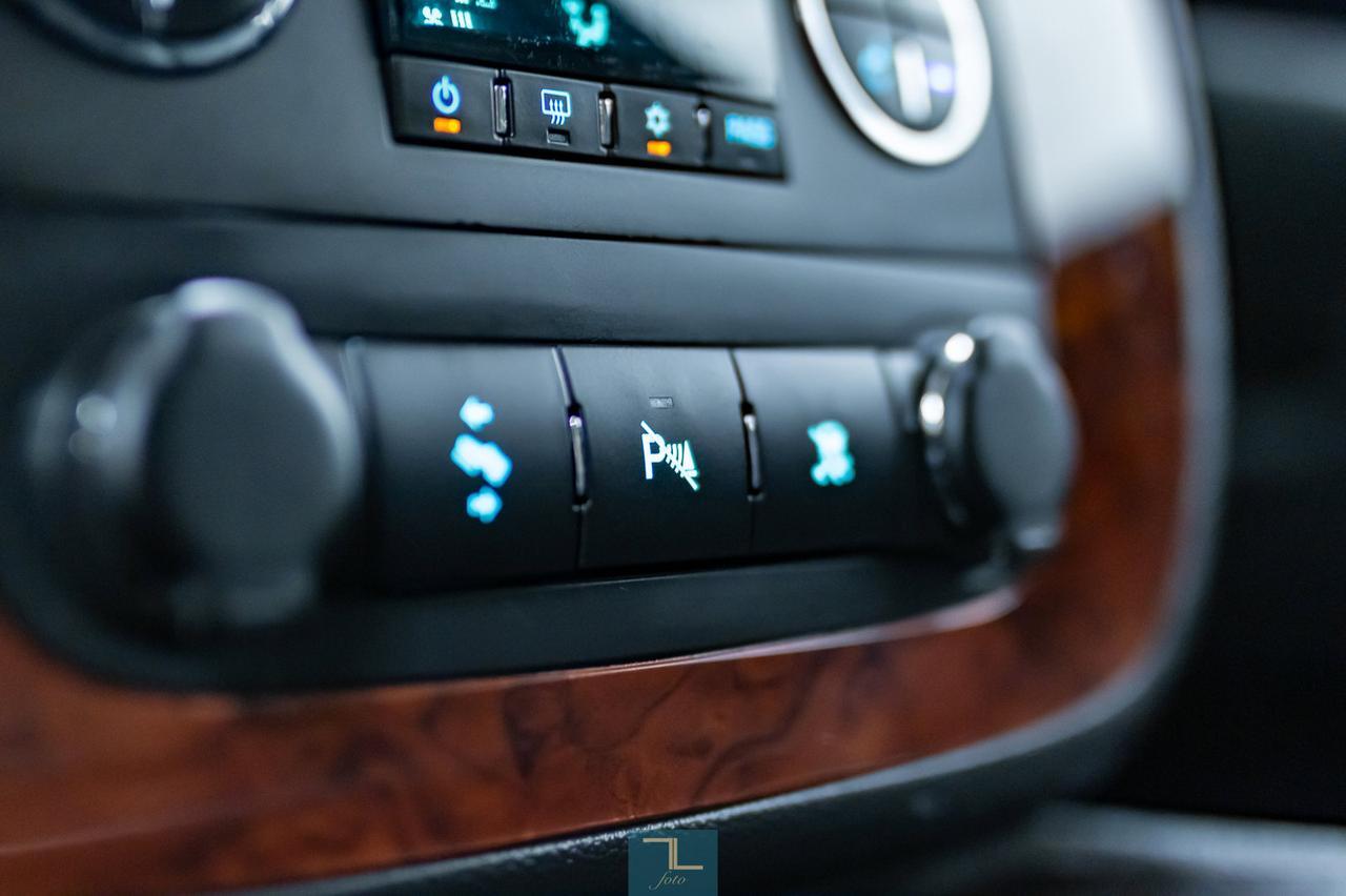 2009 Chevrolet Tahoe 4x4 LT Leather Nav BCam 3rd Row Red Deer AB