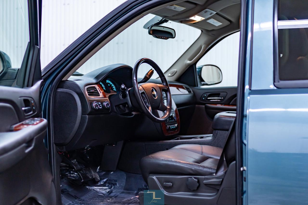 2009 Chevrolet Tahoe 4x4 LT Leather Nav BCam 3rd Row Red Deer AB