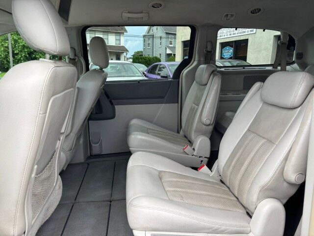 2009 Chrysler Town & Country Touring 25th Anniversary Edition Whitehall PA