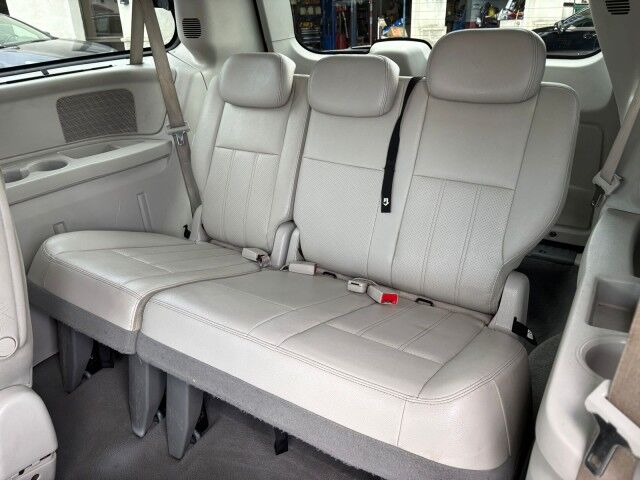 2009 Chrysler Town & Country Touring 25th Anniversary Edition Whitehall PA