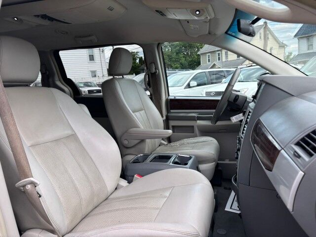 2009 Chrysler Town & Country Touring 25th Anniversary Edition Whitehall PA
