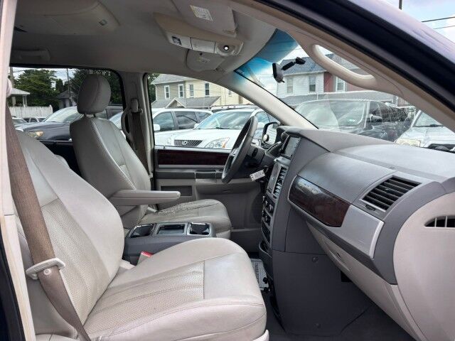 2009 Chrysler Town & Country Touring 25th Anniversary Edition Whitehall PA