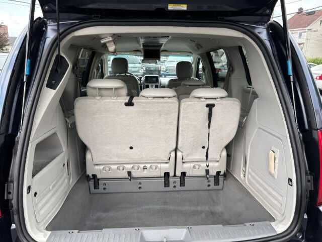2009 Chrysler Town & Country Touring 25th Anniversary Edition Whitehall PA