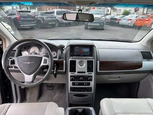 2009 Chrysler Town & Country Touring 25th Anniversary Edition Whitehall PA