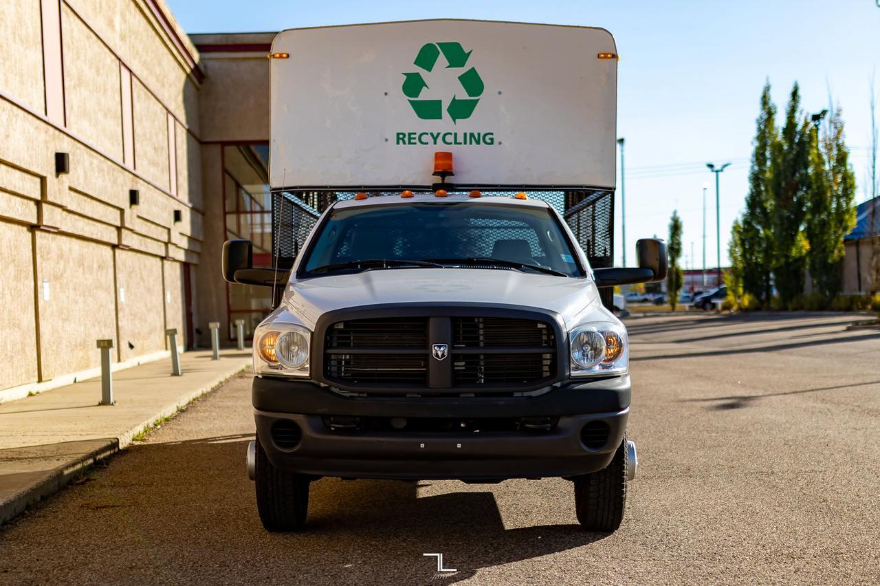 2009 Dodge Ram 3500 4x2 Reg Cab ST Dually Deck HEMI AISIN Red Deer AB