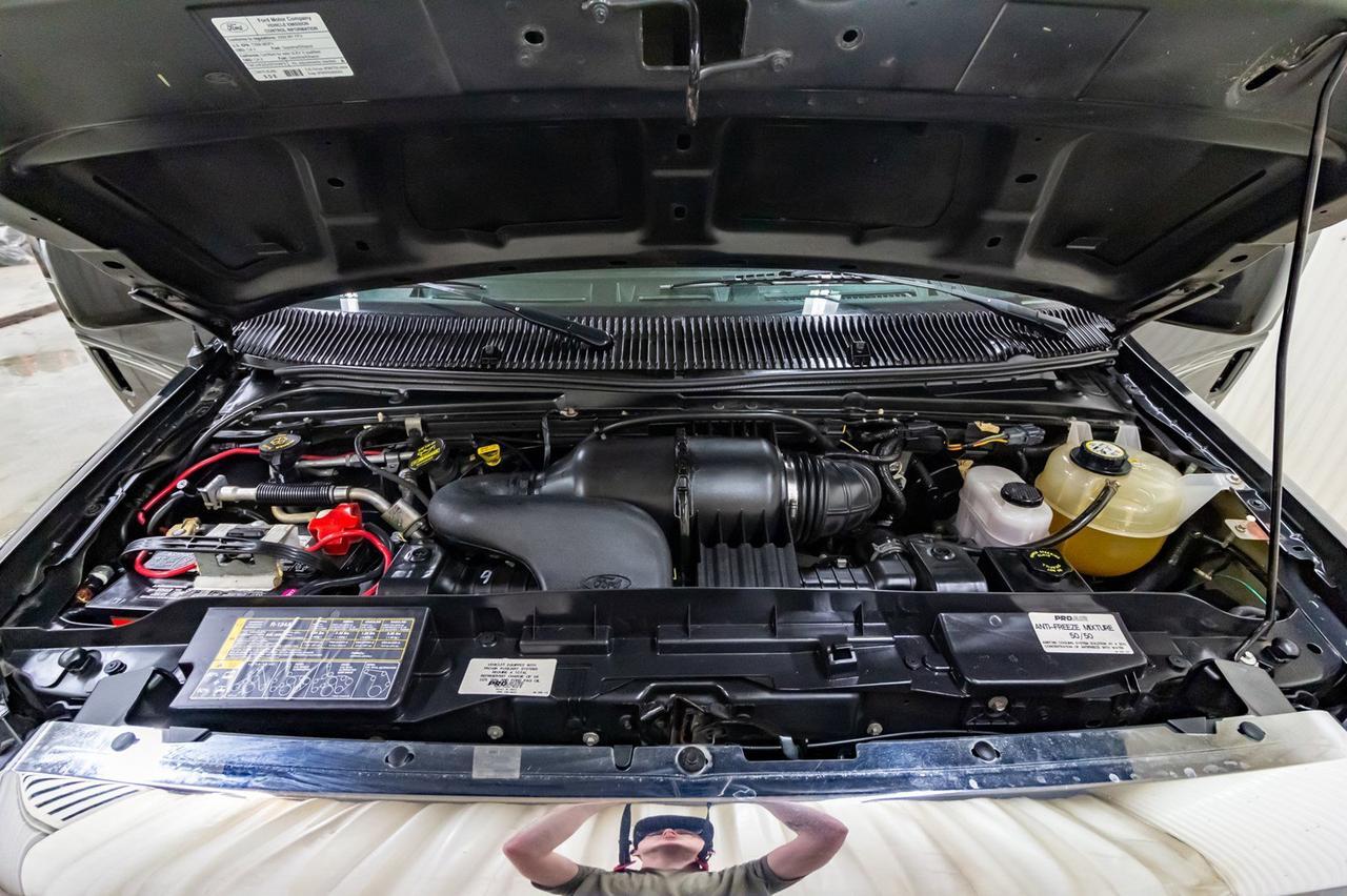 2009 Ford E-150 Explorer Limited SE Conversion Wheelchair Red Deer AB