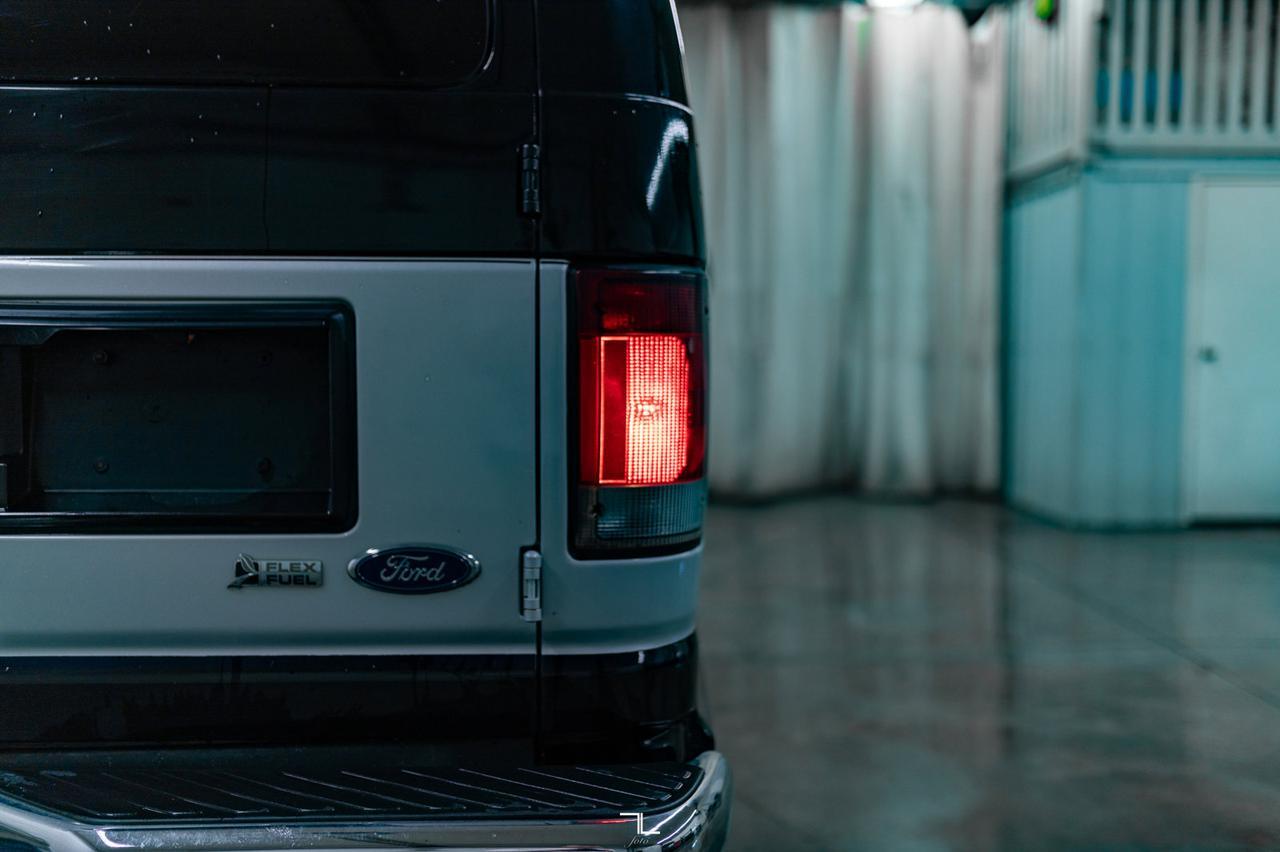 2009 Ford E-350 XLT 15 Passenger Red Deer AB