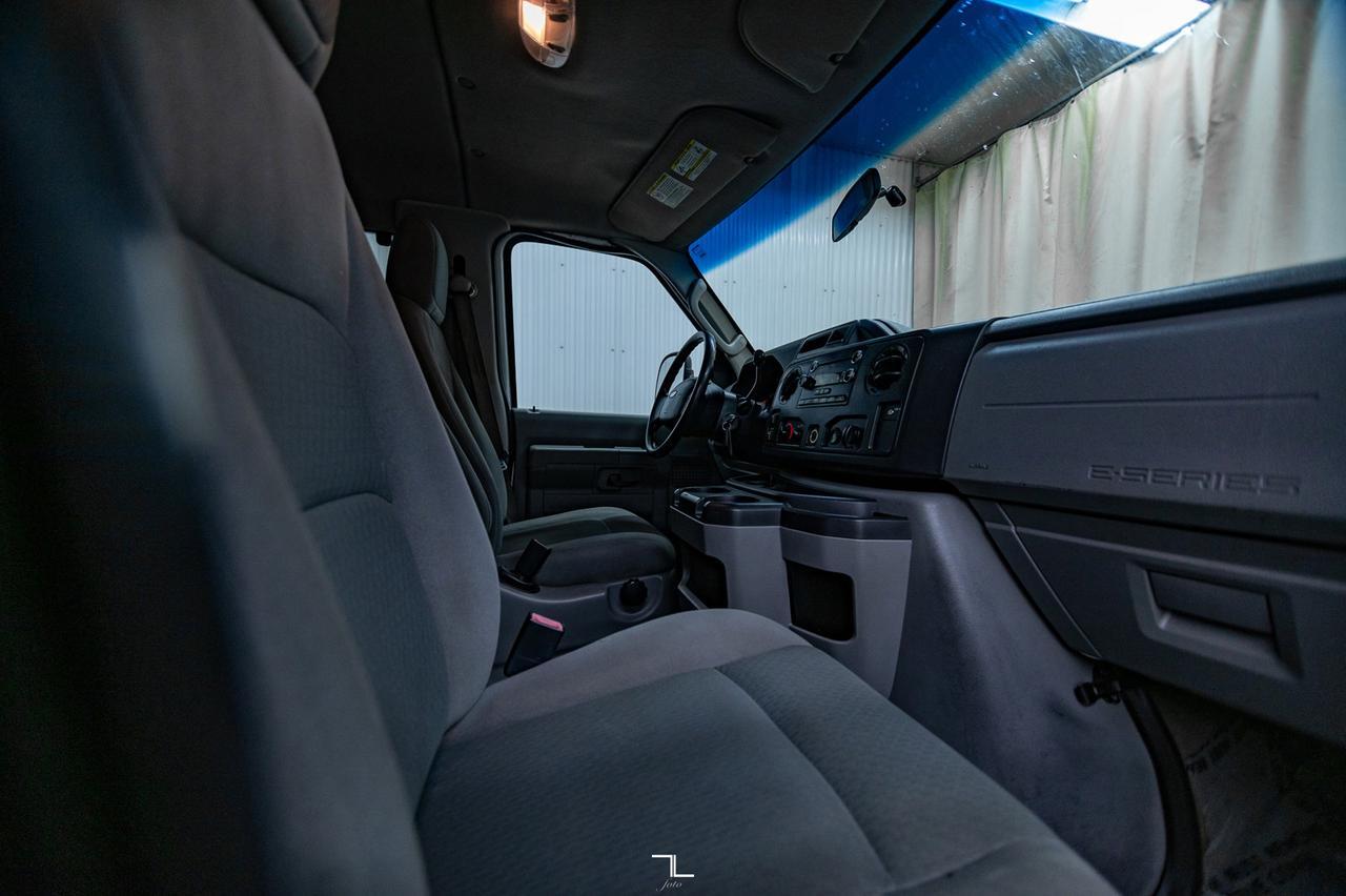 2009 Ford E-350 XLT 15 Passenger Red Deer AB