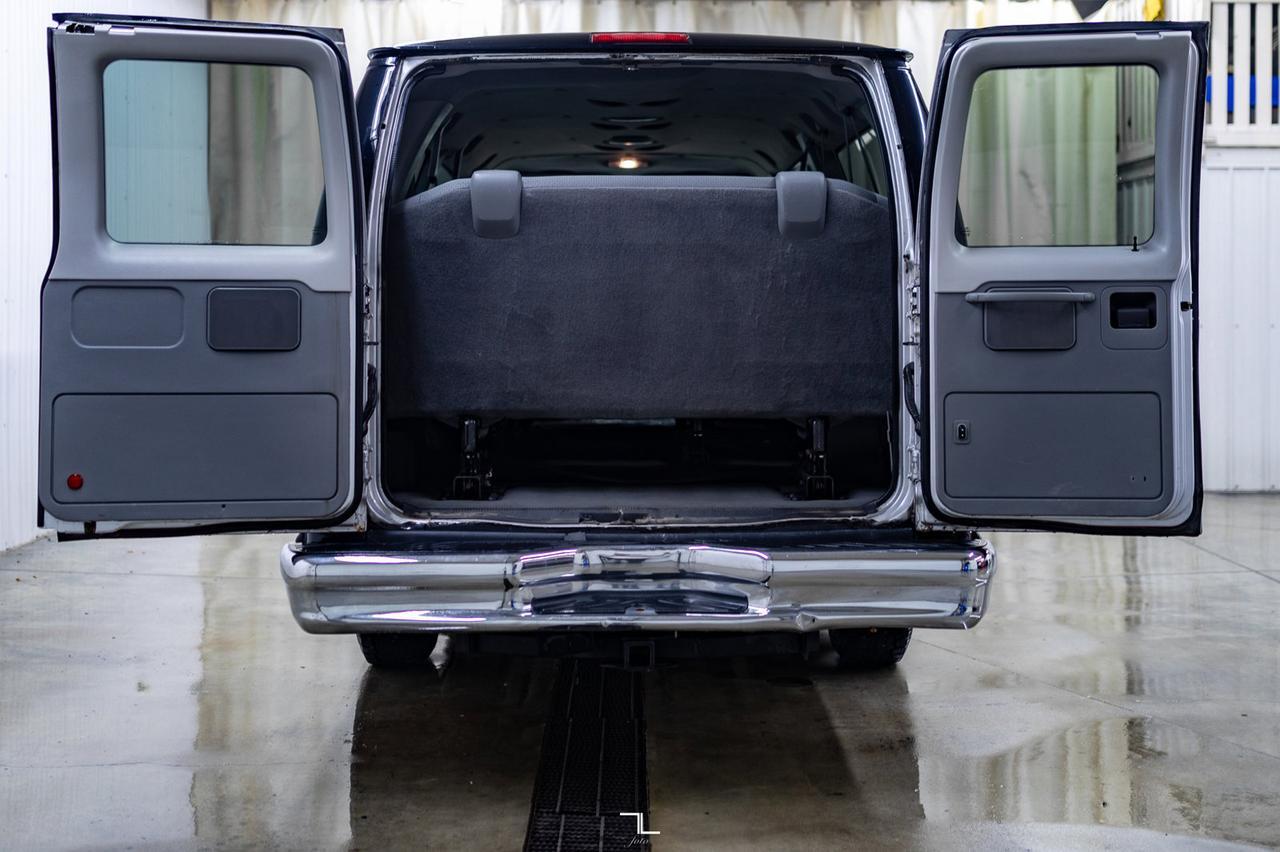 2009 Ford E-350 XLT 15 Passenger Red Deer AB