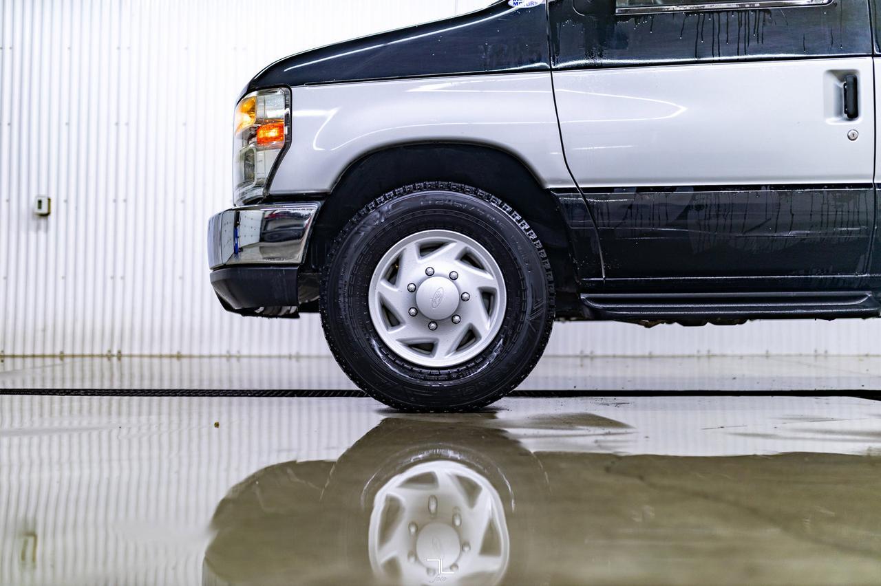 2009 Ford E-350 XLT 15 Passenger Red Deer AB