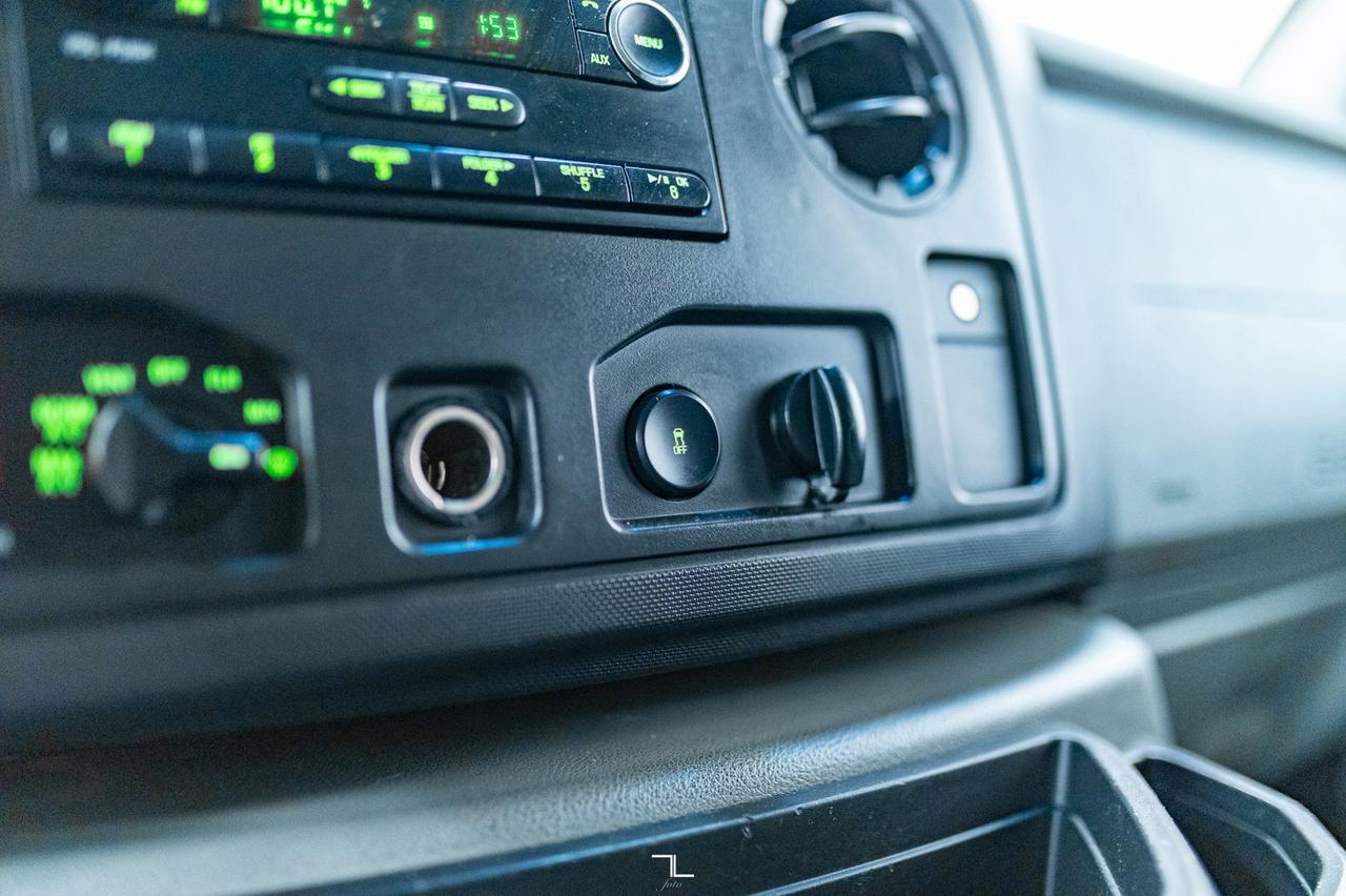 2009 Ford E-350 XLT 15 Passenger Red Deer AB