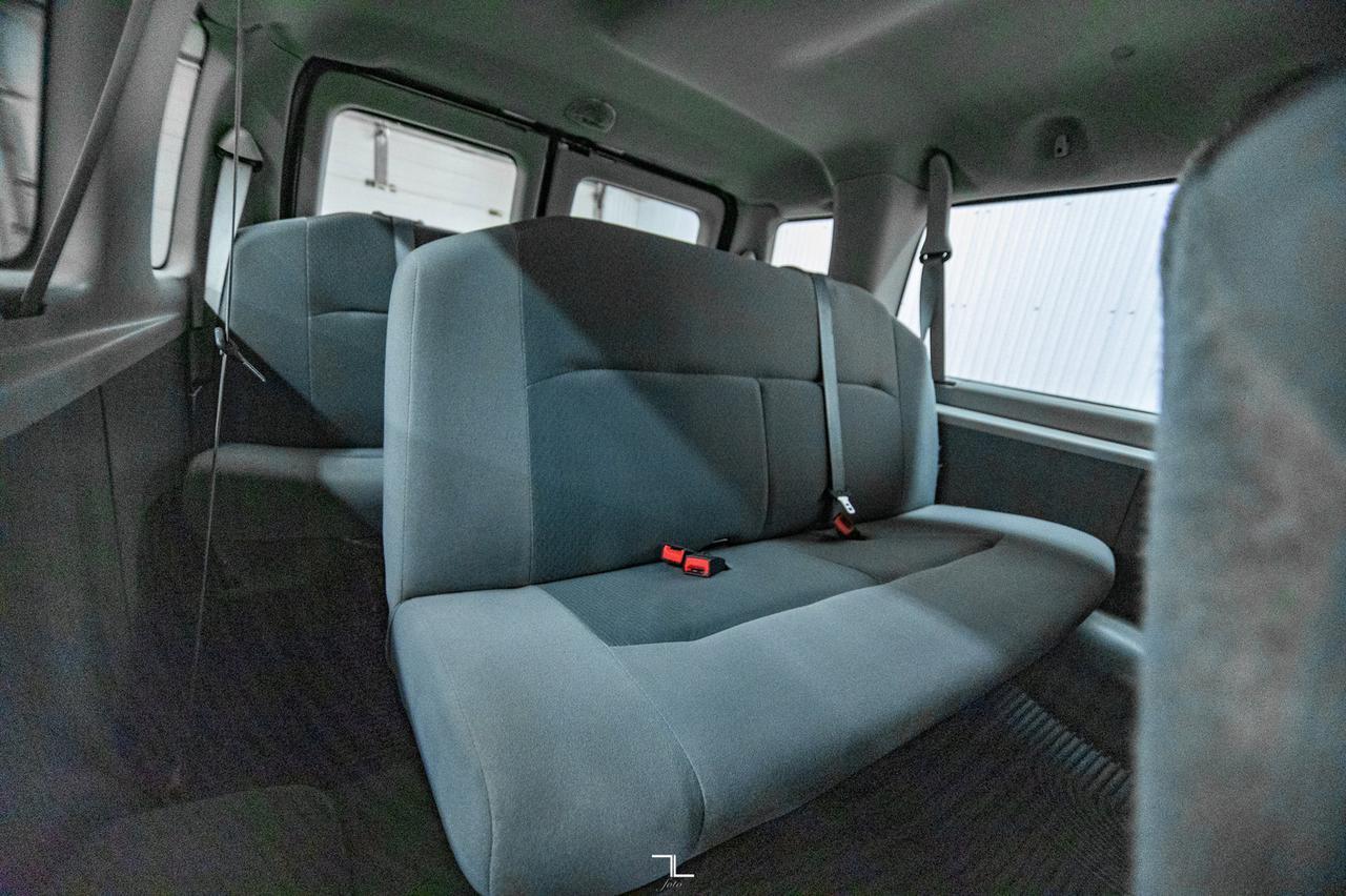 2009 Ford E-350 XLT 15 Passenger Red Deer AB