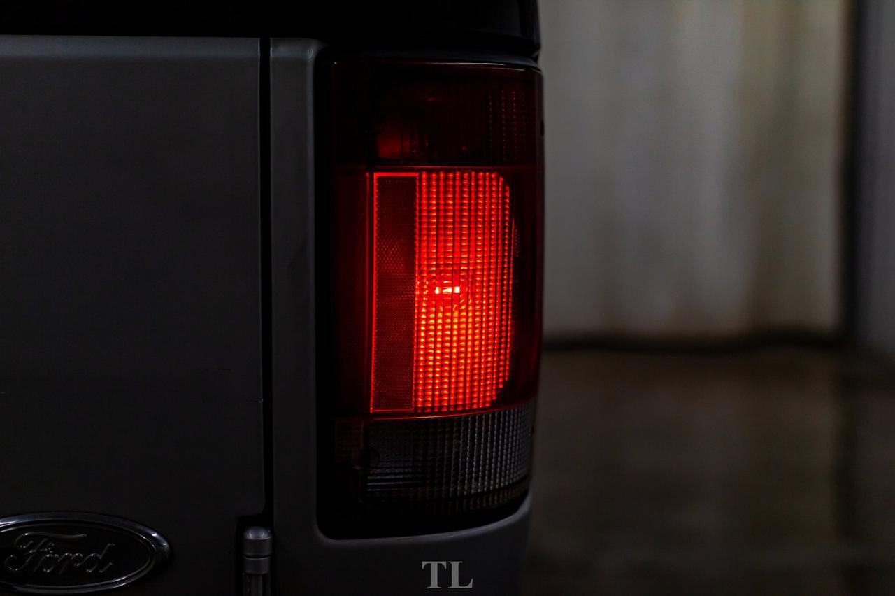 2009 Ford E-350 XLT Extended 15 Passenger Van Red Deer AB