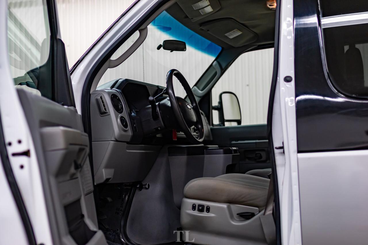 2009 Ford E-350 XLT Extended 15 Passenger Van Red Deer AB