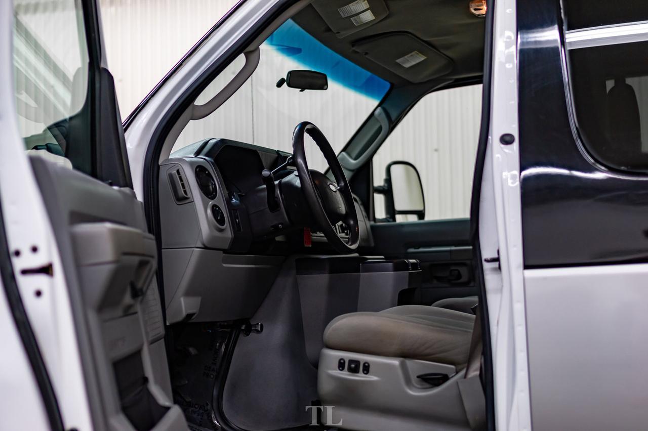 2009 Ford E-350 XLT Extended 15 Passenger Van Red Deer AB