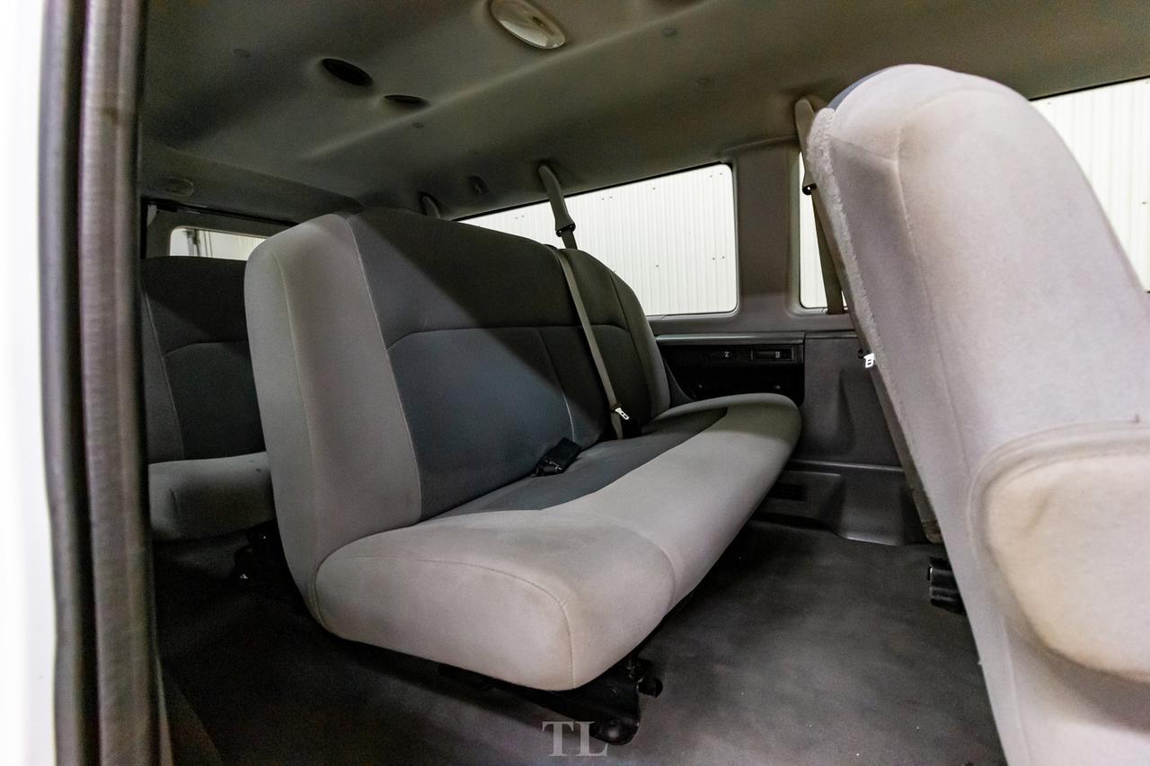2009 Ford E-350 XLT Extended 15 Passenger Van Red Deer AB